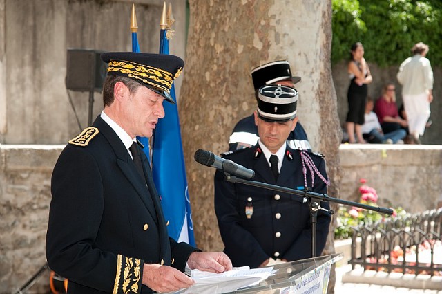 Lecture par M. Francis Lamy, préfet, du message de Mme Alliot Marie.