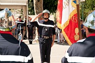Salut du colonel Maurice Galey à la garde au drapeau. 
