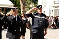 Le colonel Patrick Bauthéac et le lieutenant Pierre Binaud devant le monument aux morts
