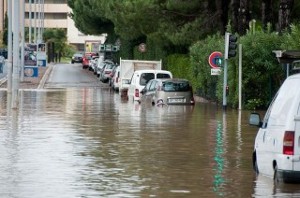 Je vois...monter l'eau sur la route - Pluie, inondation