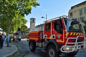 J'entends...la sirène d'un véhicule d'urgence